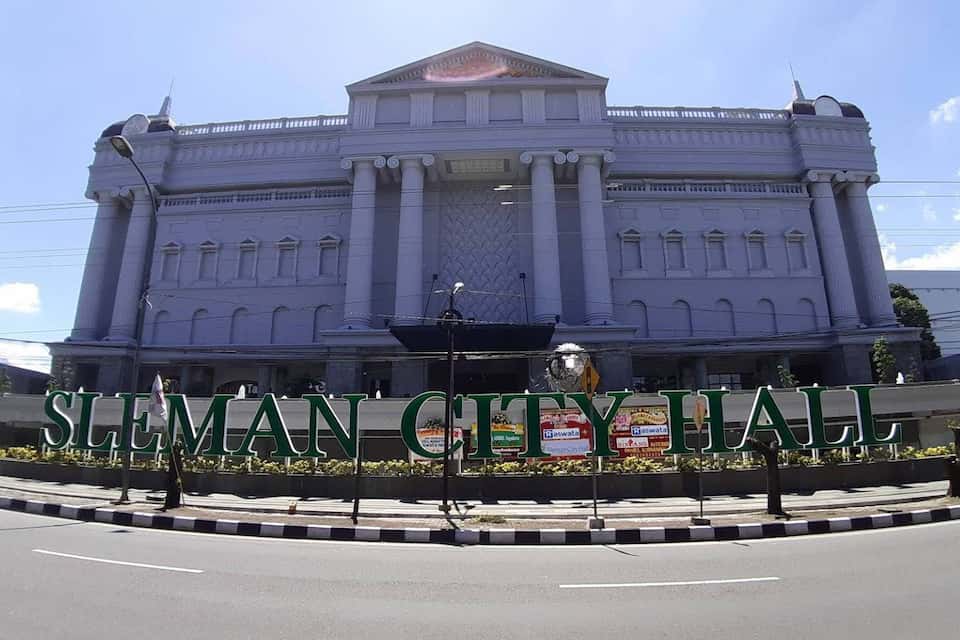 Dekat dengan Sleman City Hall, hanya 18 menit